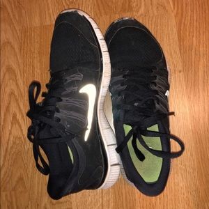 Black nike tennis shoes